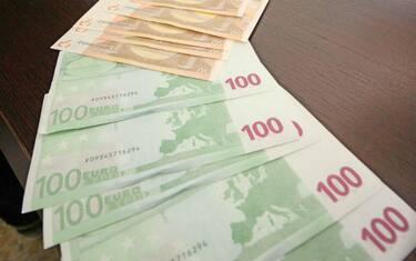 Nichelino, sostituiva banconote con soldi falsi: arrestata colf