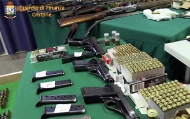 Calabria, maxi sequestro di armi