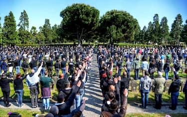 raduno-estrema-destra-milano-cimitero-maggiore-ansa