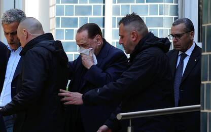 Berlusconi in ospedale dopo una caduta a Portofino: "Niente di grave"