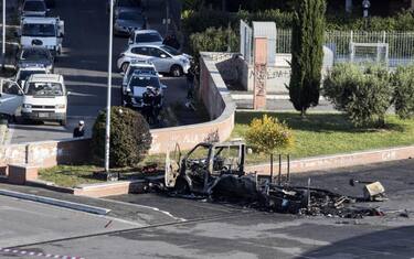 01-roma-incendio-camper-ansa