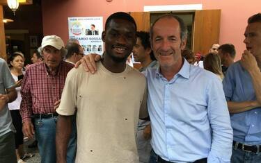 Zaia, foto su Facebook con calciatore di colore: insulti nei commenti
