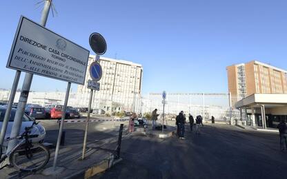 Torino, agente aggredito a calci e spintonato da detenuto in carcere