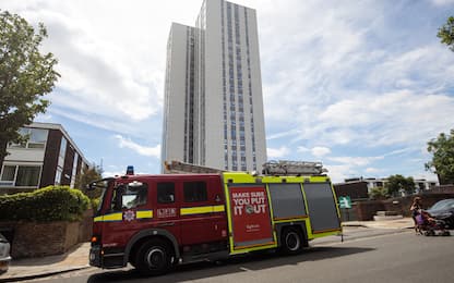 Londra, evacuati 800 appartamenti: stesso rivestimento Grenfell Tower
