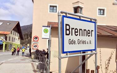 Migranti, l'Austria: se necessario chiudiamo il Brennero in 24 ore