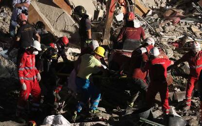 Crolla palazzina a Torre Annunziata: 8 vittime, tra cui due bambini