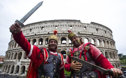 Roma, nuova ordinanza Raggi: no centurioni nel centro storico