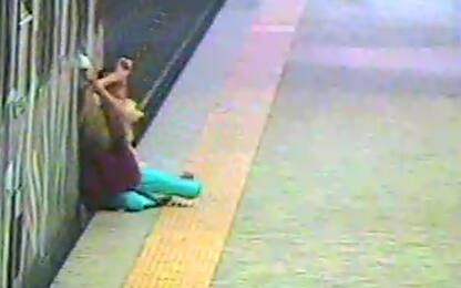 Donna trascinata dalla metro, nel mirino anche i sistemi di sicurezza