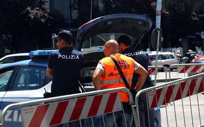 Tenta di accoltellare un agente in stazione a Milano, fermato migrante