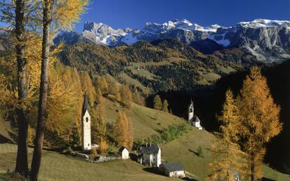 Alto Adige, cartelli in alluminio anziché in legno: è polemica