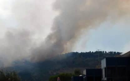 Incendi Toscana, 53 roghi in 24 ore. Stato di emergenza regionale