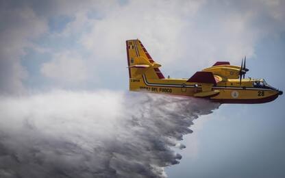 Incendi nel Palermitano, in azione i Canadair per spegnere le fiamme