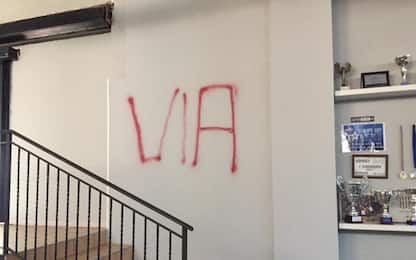 Scritte omofobe sui muri, scuola di danza di Roma costretta a chiudere