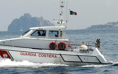 Fiumicino, barca in avaria a 14 miglia dalla costa: in salvo 4 persone