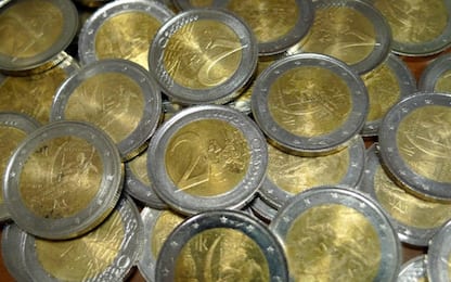 Mantova, rubava le monete ai distributori di snack: arrestato