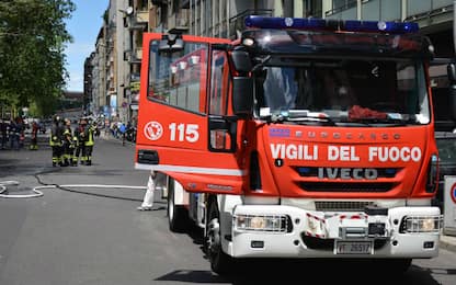 Incendio nel sottoscala di un palazzo a Trieste: almeno 12 intossicati