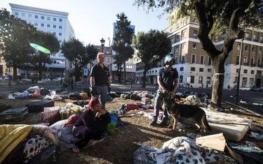 Migranti sgomberati, procura di Roma indaga su racket dei posti letto