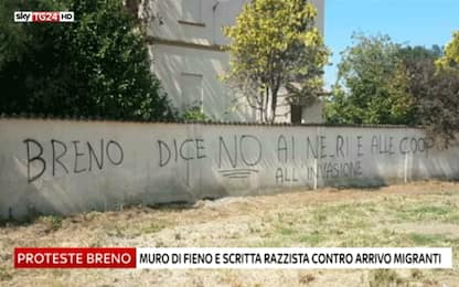 Migranti, a Piacenza scritta razzista e proteste contro 15 minori 