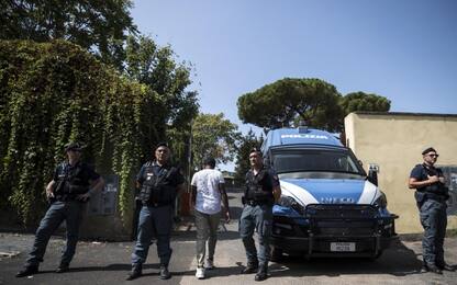 Roma, scontri migranti-residenti: ferito eritreo. Pm: tentato omicidio