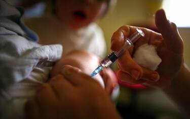 Vaccini: i certificati da presentare a scuola e con quali scadenze
