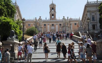 Turista denuncia tentativo di stupro su scale del Campidoglio a Roma