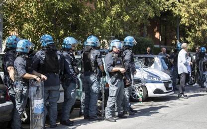 Casa popolare a famiglia eritrea: scontri Forza Nuova - polizia a Roma