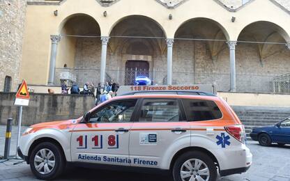 Firenze, un morto dopo crollo cornicione