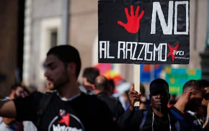 Indagine Swg: 55% italiani giustifica razzismo, 65% chiude ai migranti