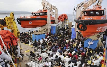 Richiesta di aiuto da barcone, migranti soccorsi al largo di Crotone