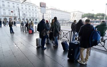 Rapina a Roma, turista aggredito con lo spray urticante