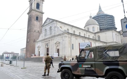 Torino, anarchici in Duomo: interrotta l’omelia del vescovo