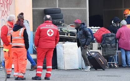 Migranti, al via lo sgombero dell’ex Moi di Torino