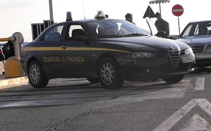 Frode fiscale da oltre 20 milioni, due arresti e sequestri a Brescia