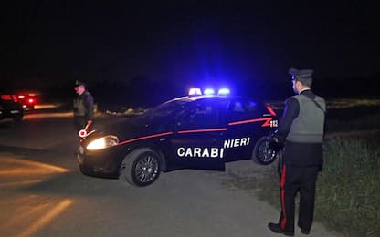 Auto non si ferma all'alt, feriti tre carabinieri a Genova 