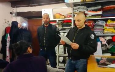 Blitz naziskin in associazione pro-migranti di Como: "Stop invasione"