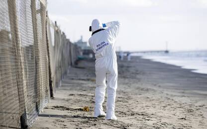 Il cadavere di un uomo è stato trovato sulla spiaggia a Ostia