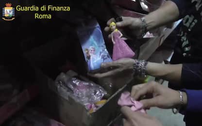 Roma, sequestrati 7 milioni di giocattoli e addobbi contraffatti