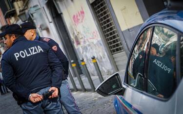 polizia-napoli-ansa