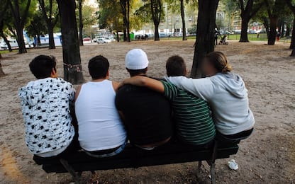 Baby gang minaccia due ragazzi in un parco di Ostia: un denunciato