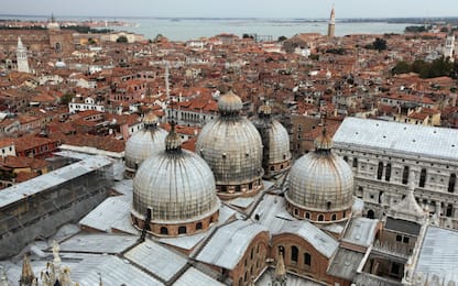 Venezia, va a fuoco dimora storica: tre intossicati