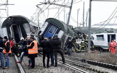 Pioltello, deraglia un treno. FOTO