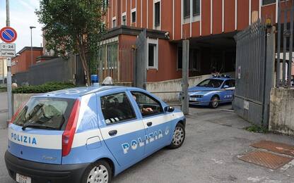 Milano, anziano preso a pugni per rapina: è in coma. Fermato un uomo