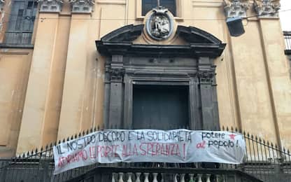 Napoli, occupata una chiesa del '500 per accogliere i senzatetto