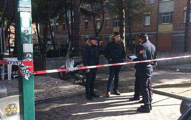 Spara su passanti da una moto: 4 feriti a Pisa. Fermato il ricercato