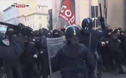 Scontri a Piacenza, due arrestati per l'aggressione al carabiniere