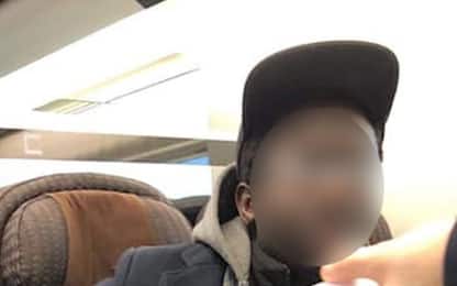 "Rifugiato sul treno senza biglietto", la notizia è virale ma è falsa