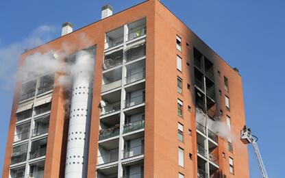 Milano, incendio palazzo Quarto Oggiaro: è morto il 13enne intossicato