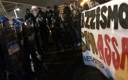 Napoli, tensione e scontri a manifestazione contro Casapound