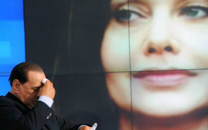 Divorzio Berlusconi - Lario: "Non volevo soldi indietro". Lei: "Bugie"