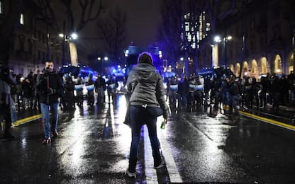 CasaPound a Torino, scontri polizia-centri sociali: sei agenti feriti